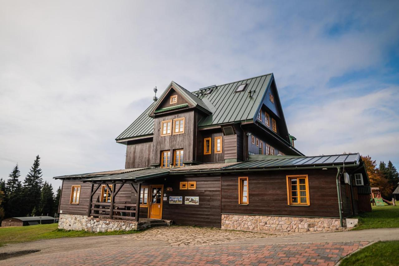 Horsky Hotel Paprsek Staré Město Esterno foto