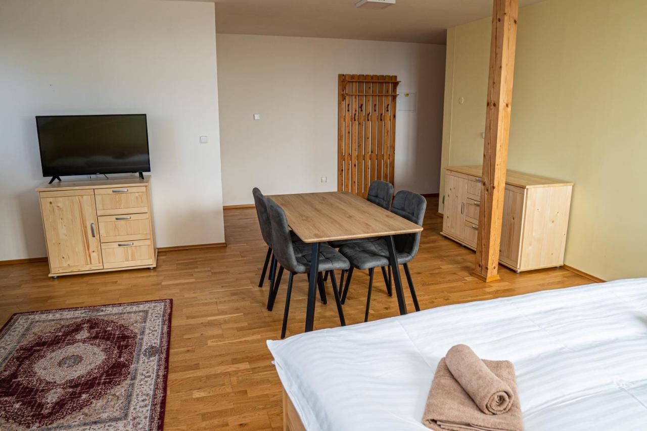 Horsky Hotel Paprsek Staré Město Esterno foto