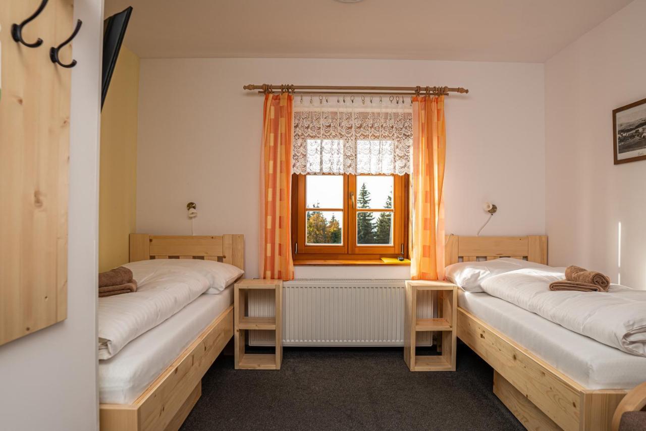 Horsky Hotel Paprsek Staré Město Esterno foto