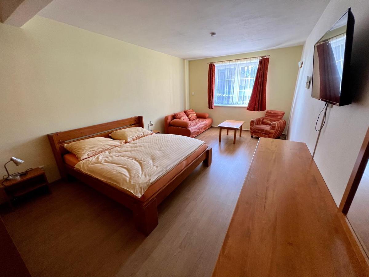 Horsky Hotel Paprsek Staré Město Esterno foto