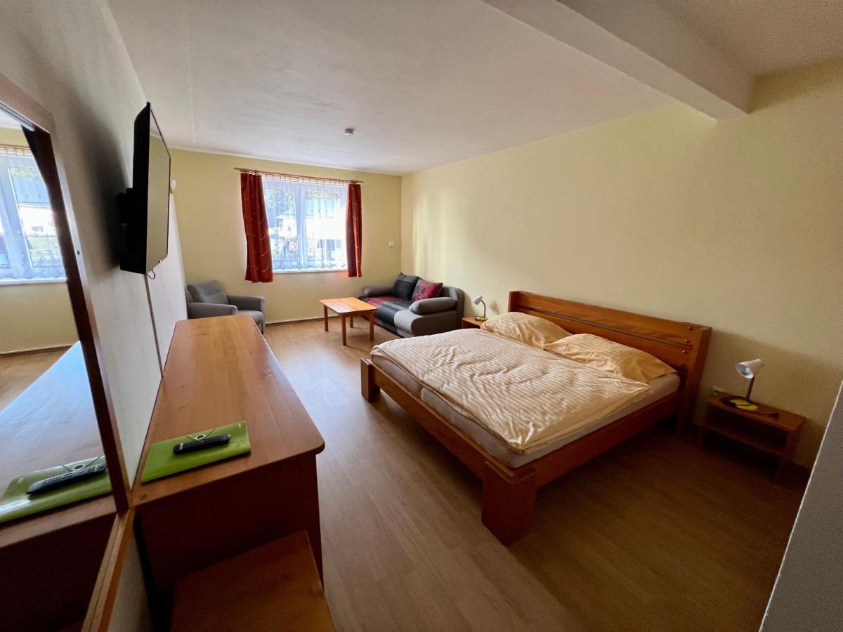 Horsky Hotel Paprsek Staré Město Esterno foto