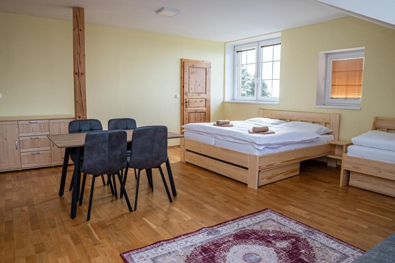 Horsky Hotel Paprsek Staré Město Esterno foto