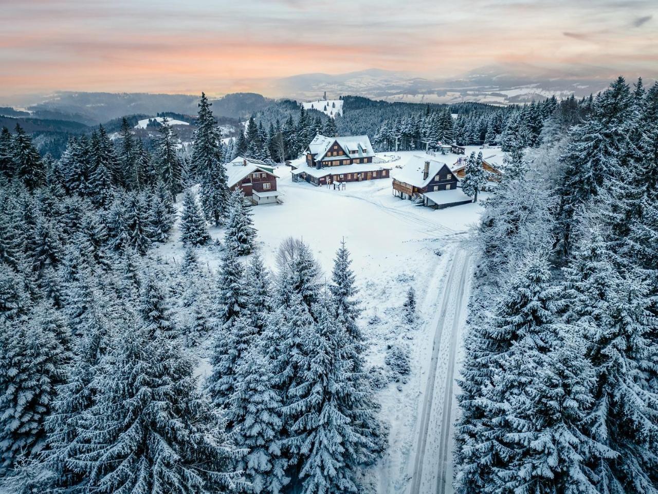 Horsky Hotel Paprsek Staré Město Esterno foto